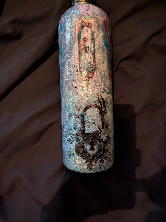 25 oz Alice in Wonderland